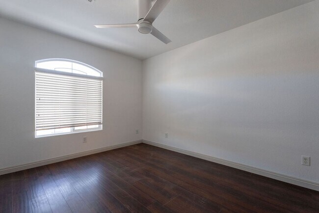 Building Photo - 9931 Rockside Ave