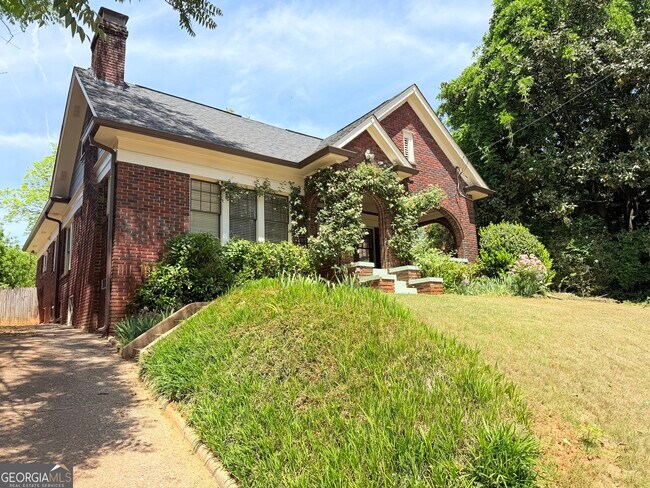 Building Photo - 557 Manford Rd SW