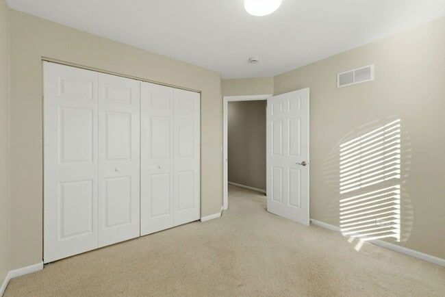 Building Photo - 218 Goldenrod Dr