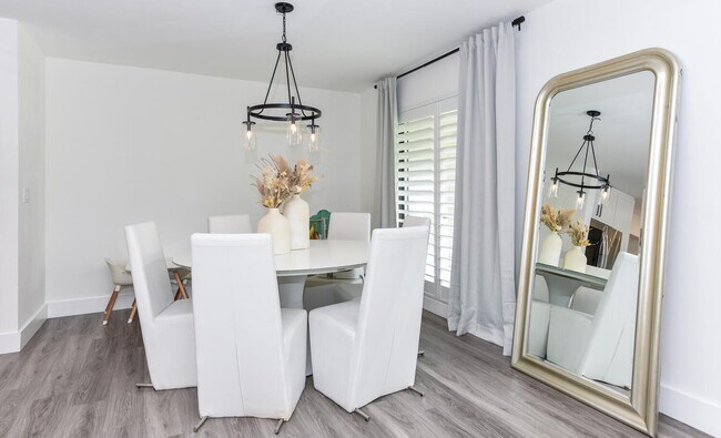 Building Photo - 700 SW 4th St