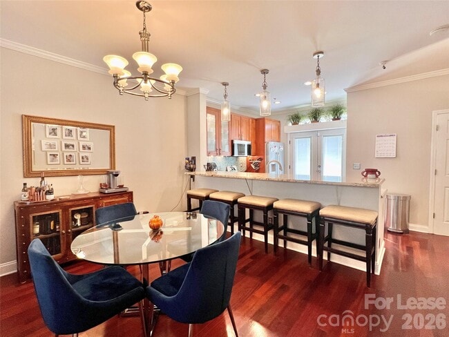 Building Photo - 833 W 4th St