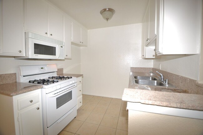 Building Photo - 11107 La Maida St