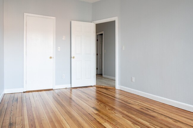 Building Photo - 108 Union Park St