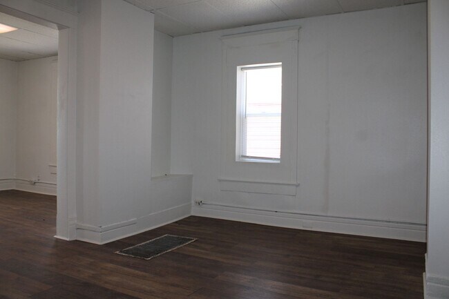 Building Photo - Move In Credit $200!!!