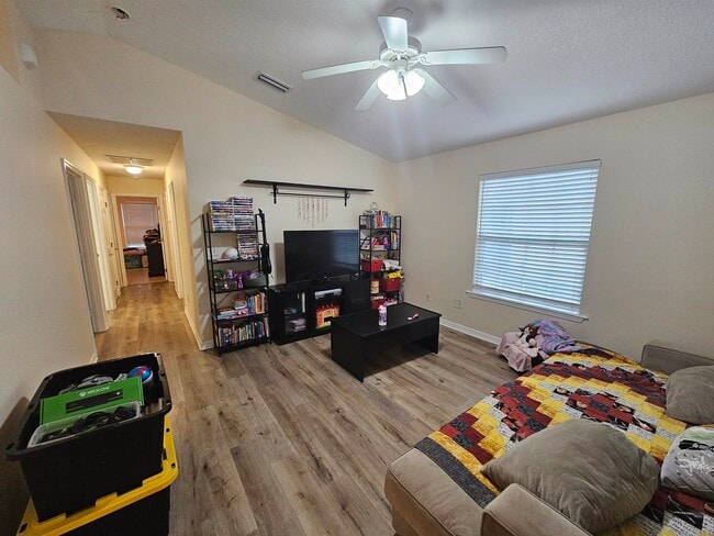 Building Photo - 985 Cooper St