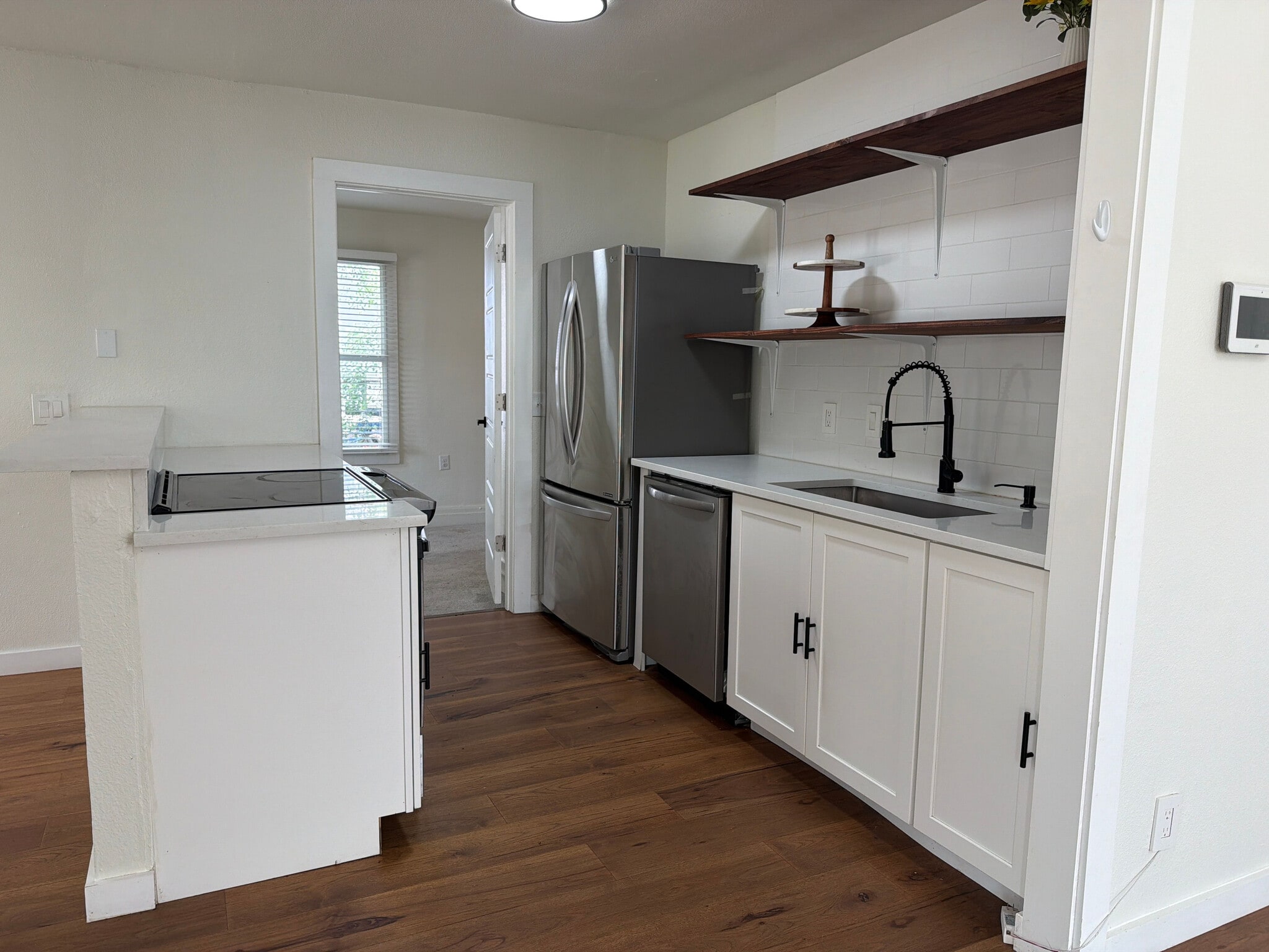 Building Photo - Room in House on Rockridge Dr