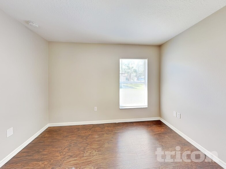 Building Photo - 2020 Nobleton Ave