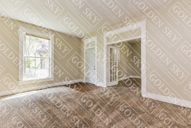 Building Photo - 316 N Vine St