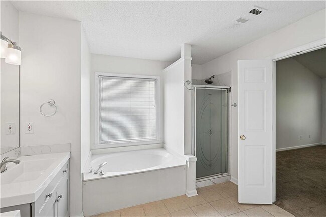 Building Photo - 6285 Barwick Ln