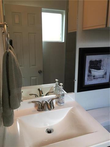 Building Photo - 2527 Cunningham St