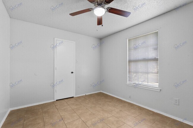 Building Photo - Cute 2/2 Duplex in Fort Worth!