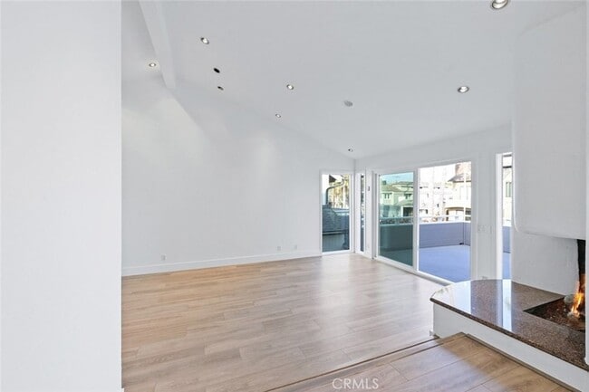 Building Photo - 411 Goldenrod Ave