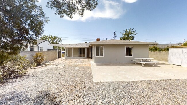 Building Photo - 5BD/3BA on Tipton!! Great Backyard w Patio!! (Lease out, pending signatures. Check back in a few ...