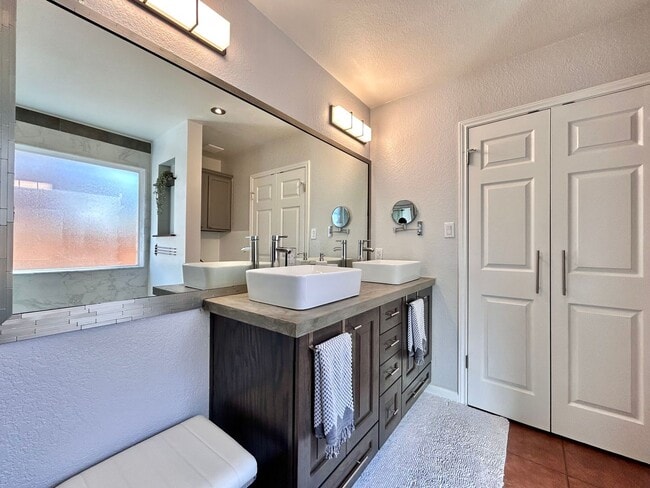 Building Photo - 14511 Cottingham Dr