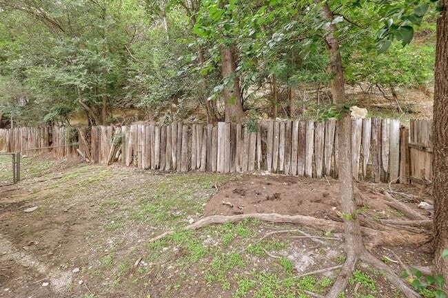 Building Photo - 6519 Hart Ln