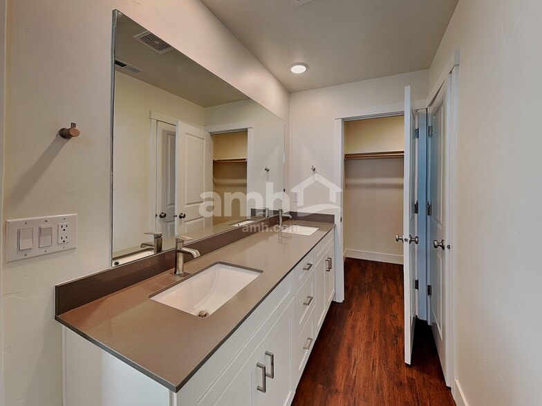 Building Photo - 9357 W Clancy St