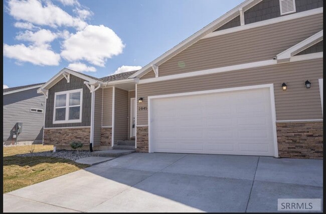 Building Photo - 4 bed 3 bath twin home in Idaho Falls 2 se...