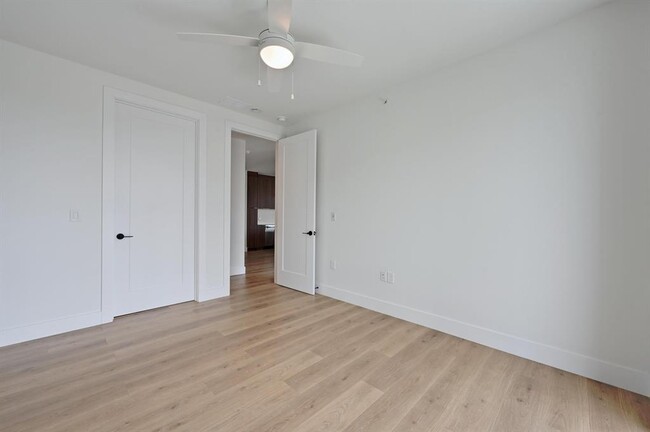 Building Photo - 1701 Simond Ave