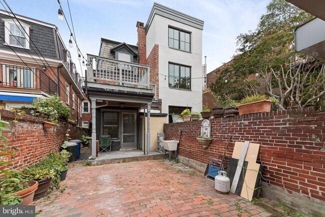 Building Photo - 2218 Locust St