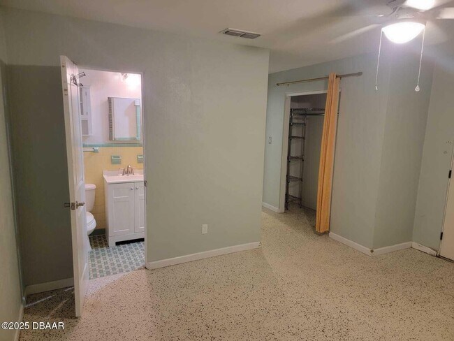 Building Photo - 1442 John Anderson Dr