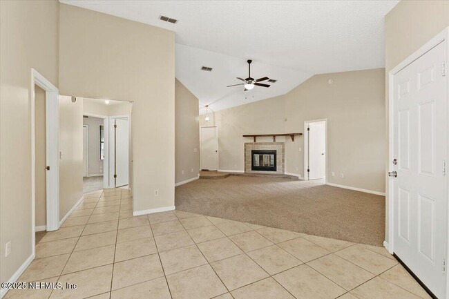 Building Photo - 574 Constitution Dr
