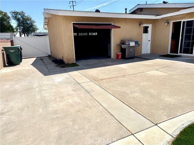 Building Photo - 15471 Salisbury Ln