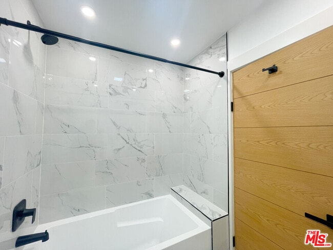 Building Photo - 2414 Effie St