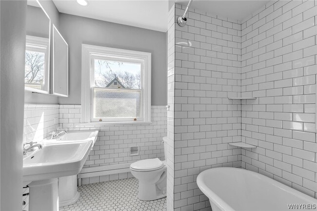 Building Photo - 887 W Ferry St