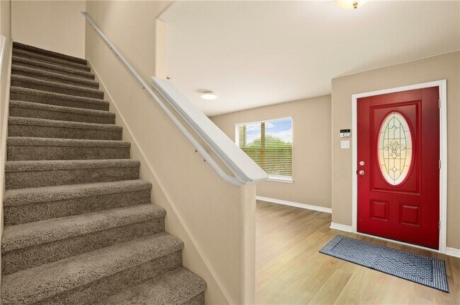 Building Photo - 2204 Cottontail Dr