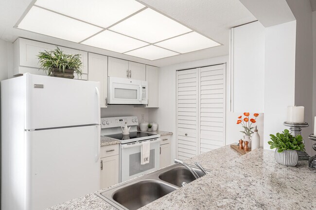 Building Photo - 3254 SE Aster Ln