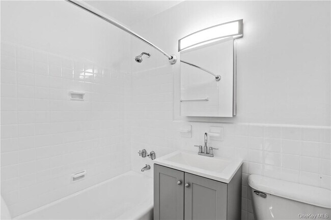 Building Photo - 700 Scarsdale Ave