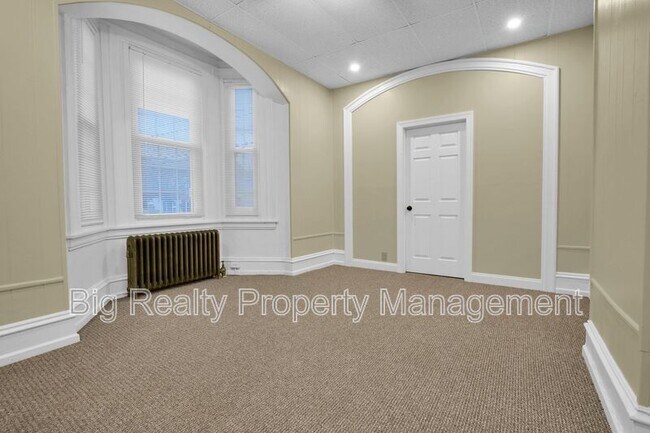 Building Photo - 72 N Main St