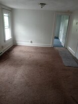Building Photo - 166 Divinity St