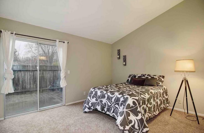 Building Photo - South Davis Charming Home