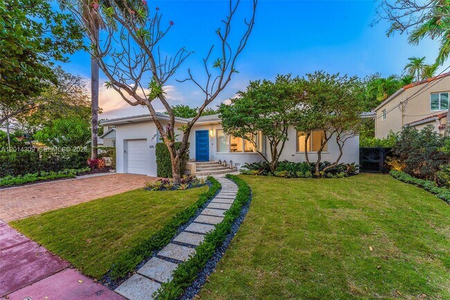 Building Photo - 6145 La Gorce Dr