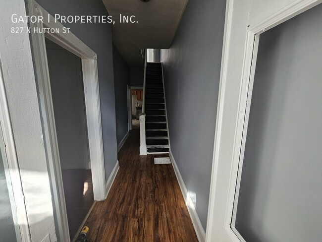 Building Photo - 827 Hutton St