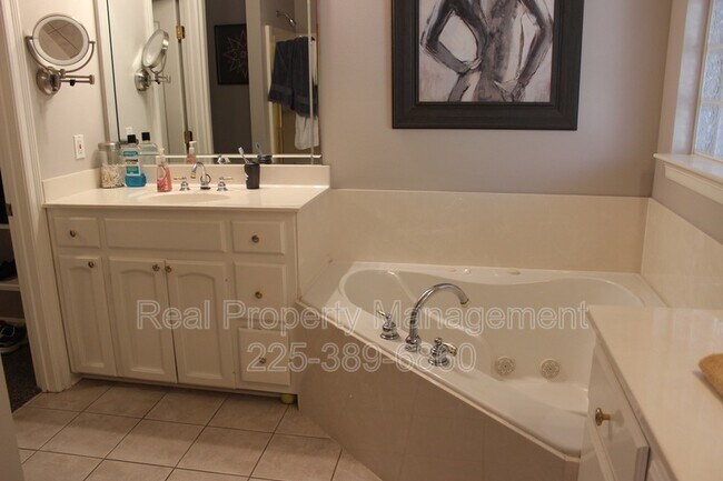 Building Photo - 3938 Garden View Dr