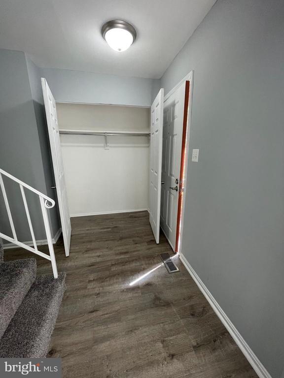 Building Photo - 1928 Rainbow Ct