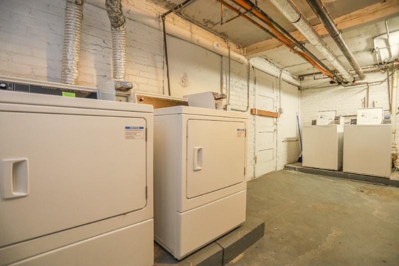 Building Photo - 1445 W Argyle St