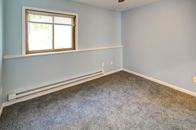 Building Photo - Broadway Drive - Sun Prairie