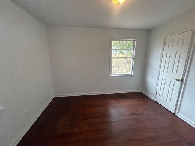 Building Photo - 3 bed, 1 1/2 bath  Forest Acres brick home located off of Satchel Ford Rd