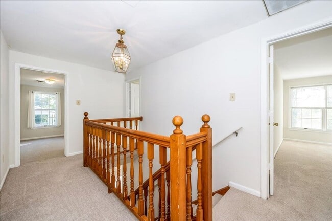 Building Photo - Oversized House in Point of Rocks for Lease