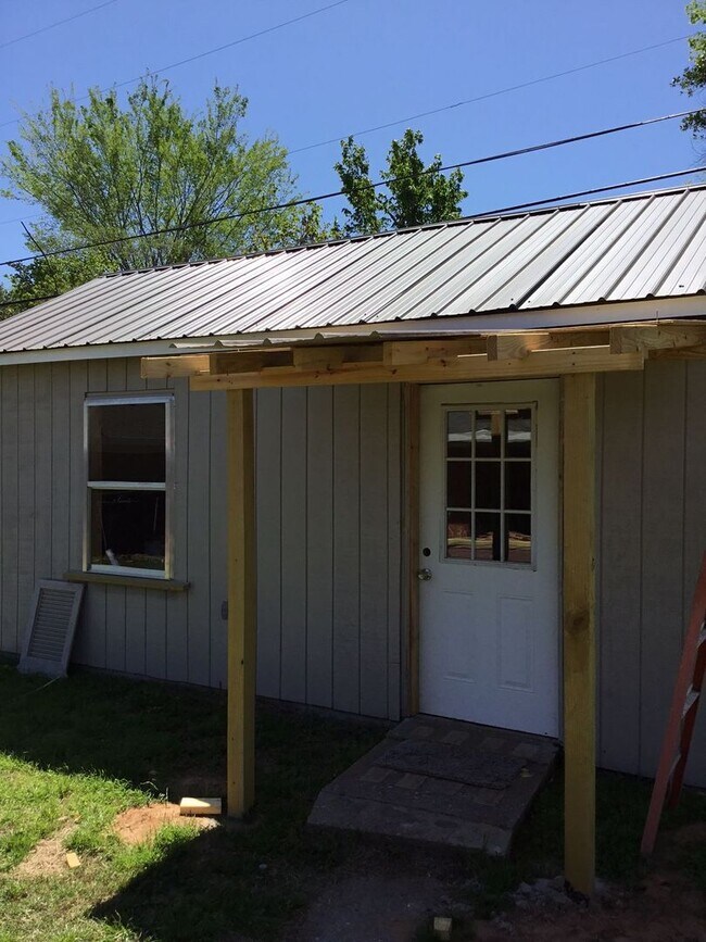 Building Photo - GORGEOUS 4/3 BROADMOOR HOME-UPDATED-MUST SEE