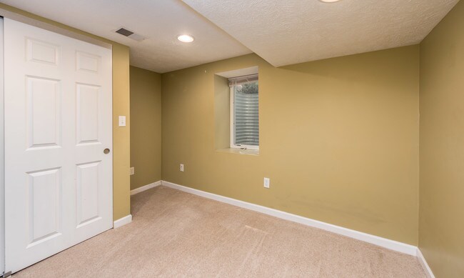 Building Photo - 606 Valley Ave NW