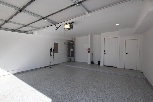 Building Photo - 203 Paschal St