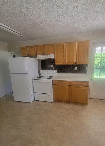 Kitchen - 3417 Capers Ave