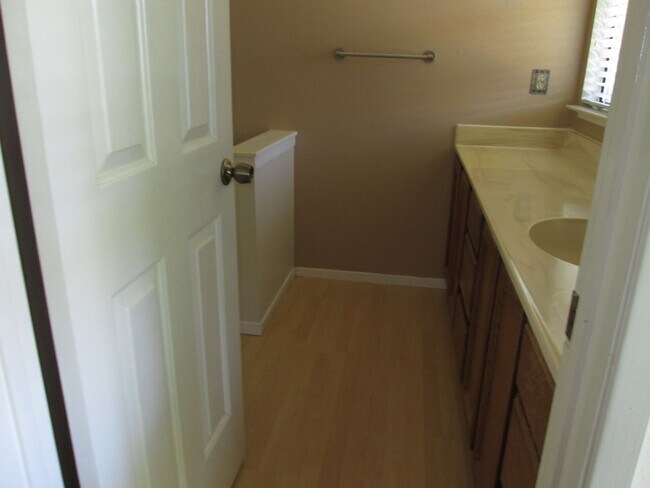 Building Photo - 927 Lobelia Ln
