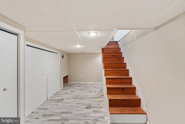 Building Photo - 236 Gerritt St