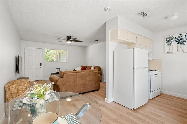 Building Photo - 8603 Woodstone Dr