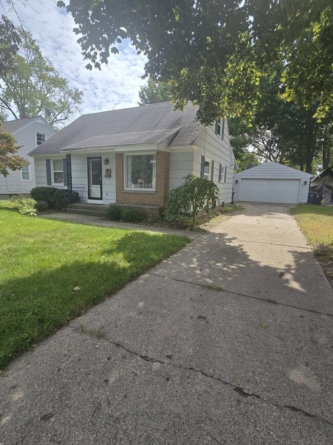 Building Photo - 38 E 32nd St